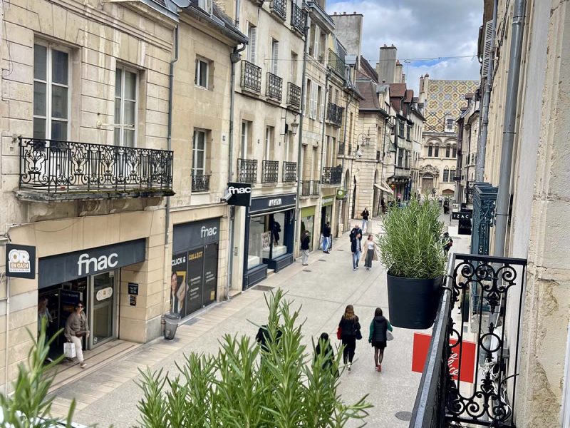 Balcon au centre ville de Dijon Suite Georges Alfred Suites
